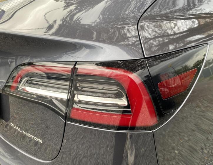 Tesla Model 3 43