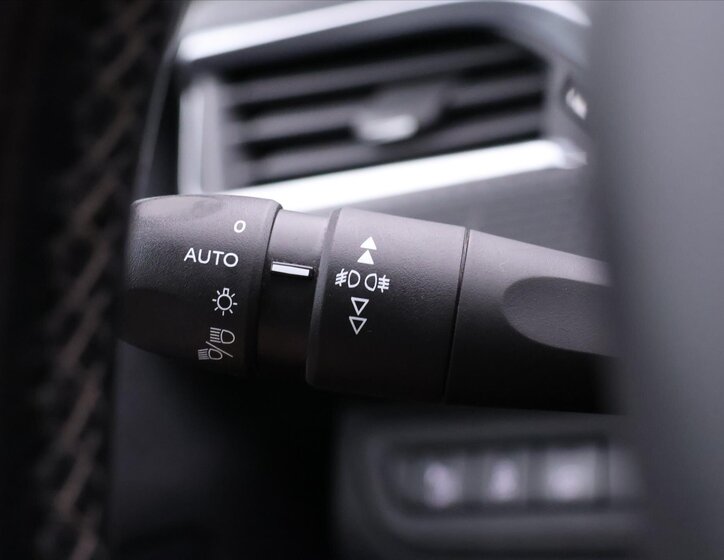 Peugeot 2008 SUV 1,2 l 81 kw