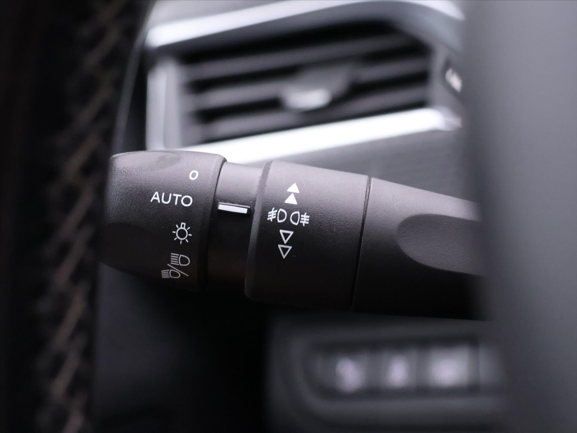 Peugeot 2008 SUV 1,2 l 81 kw