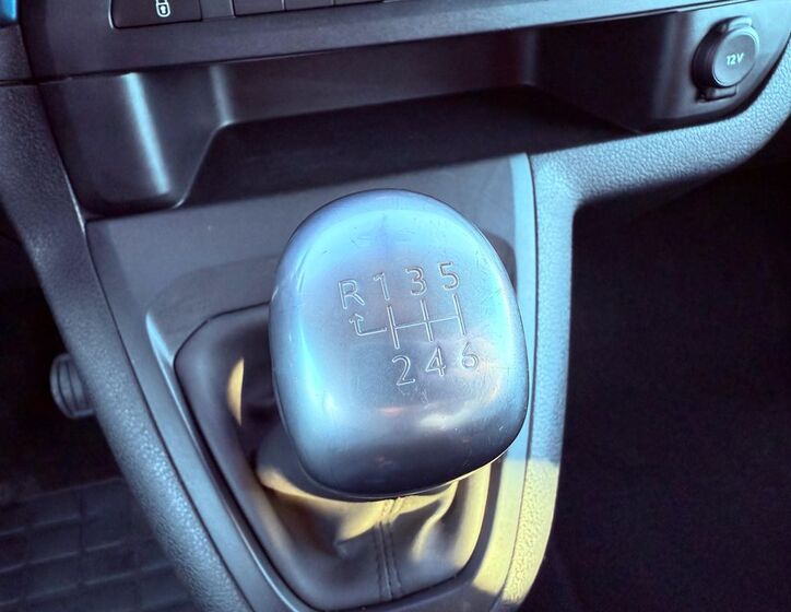 Peugeot Traveller 19