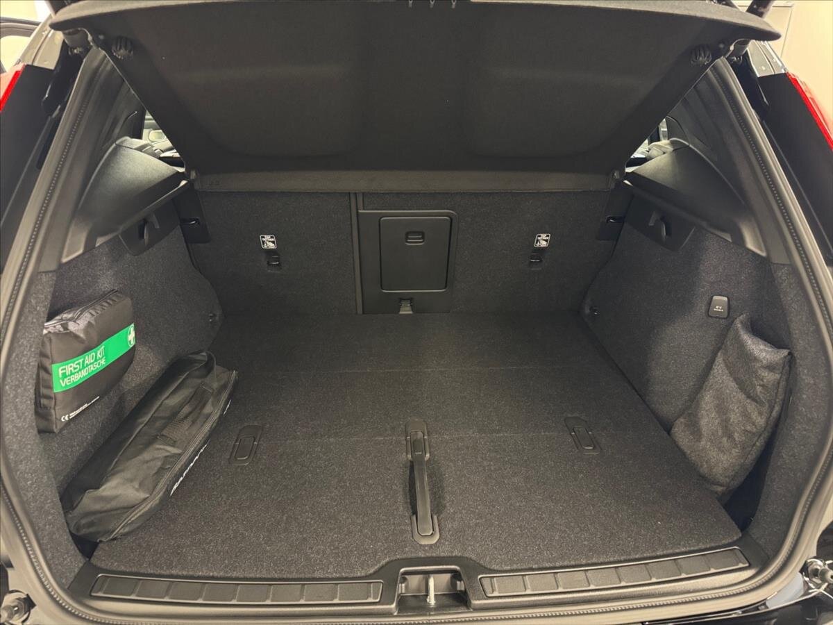 Volvo XC40 SUV / Terénní 2,0 l 120 kw