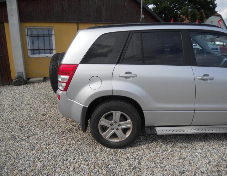 Suzuki Grand Vitara 5