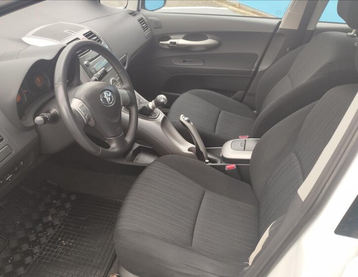 Toyota Auris Hatchback 1,3 l 74 kw