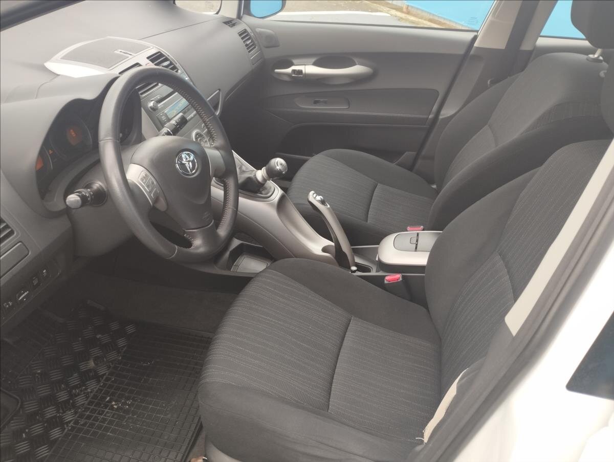 Toyota Auris Hatchback 1,3 l 74 kw