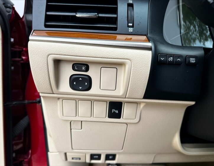 Lexus ES 300h Sedan / Limuzína 3,0 l 116 kw