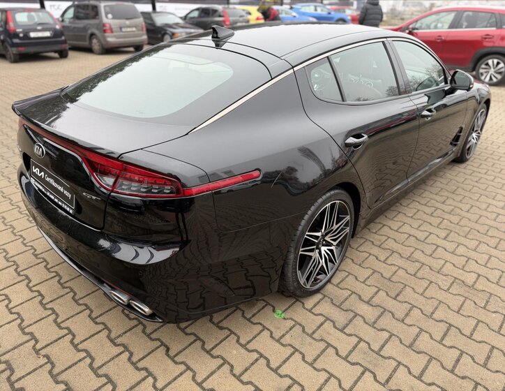 KIA Stinger Hatchback 3,3 l 269 kw