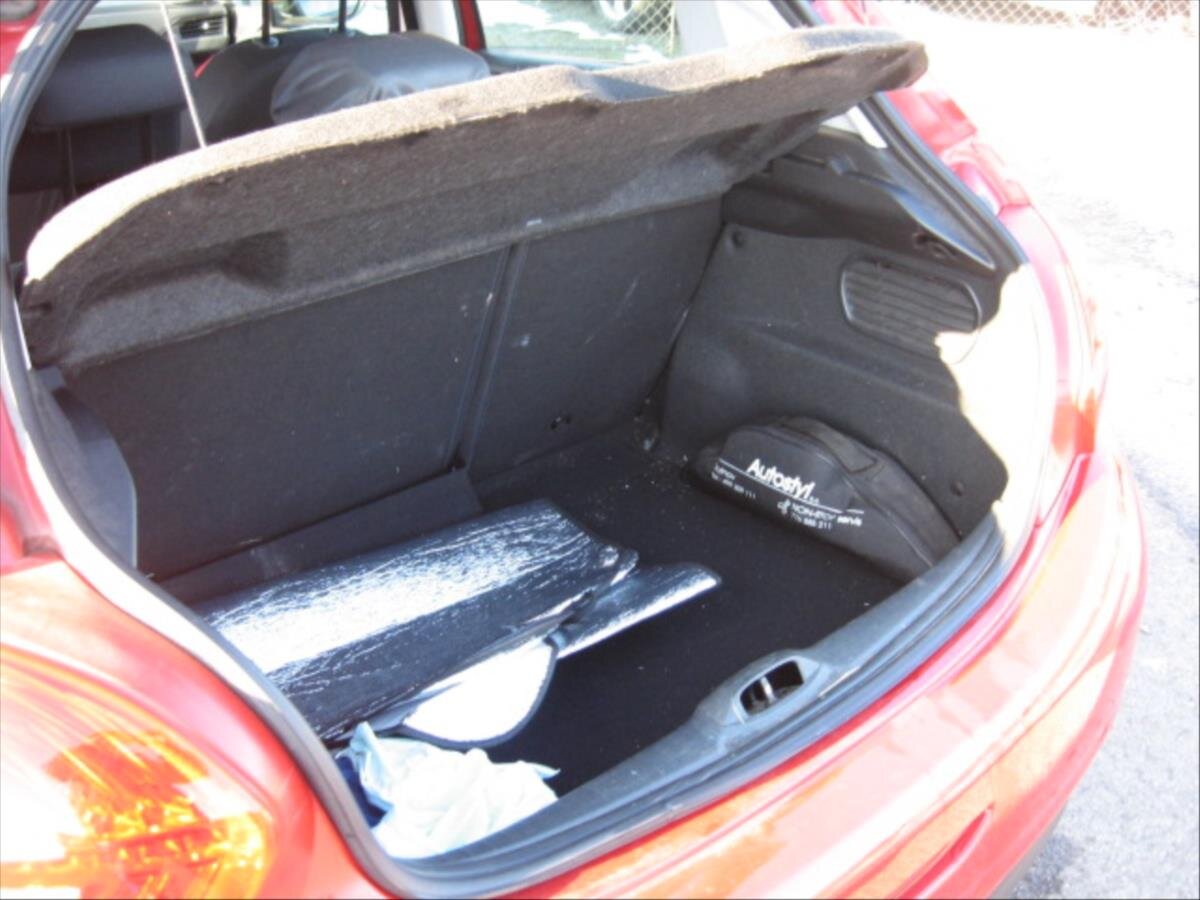 Peugeot 208 Hatchback 999,0 50 kw