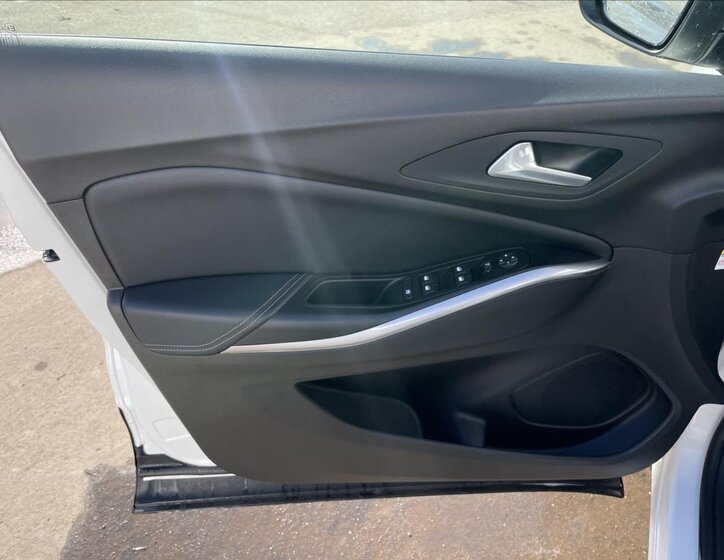 Opel Grandland SUV / Terénní 1,5 l 96 kw