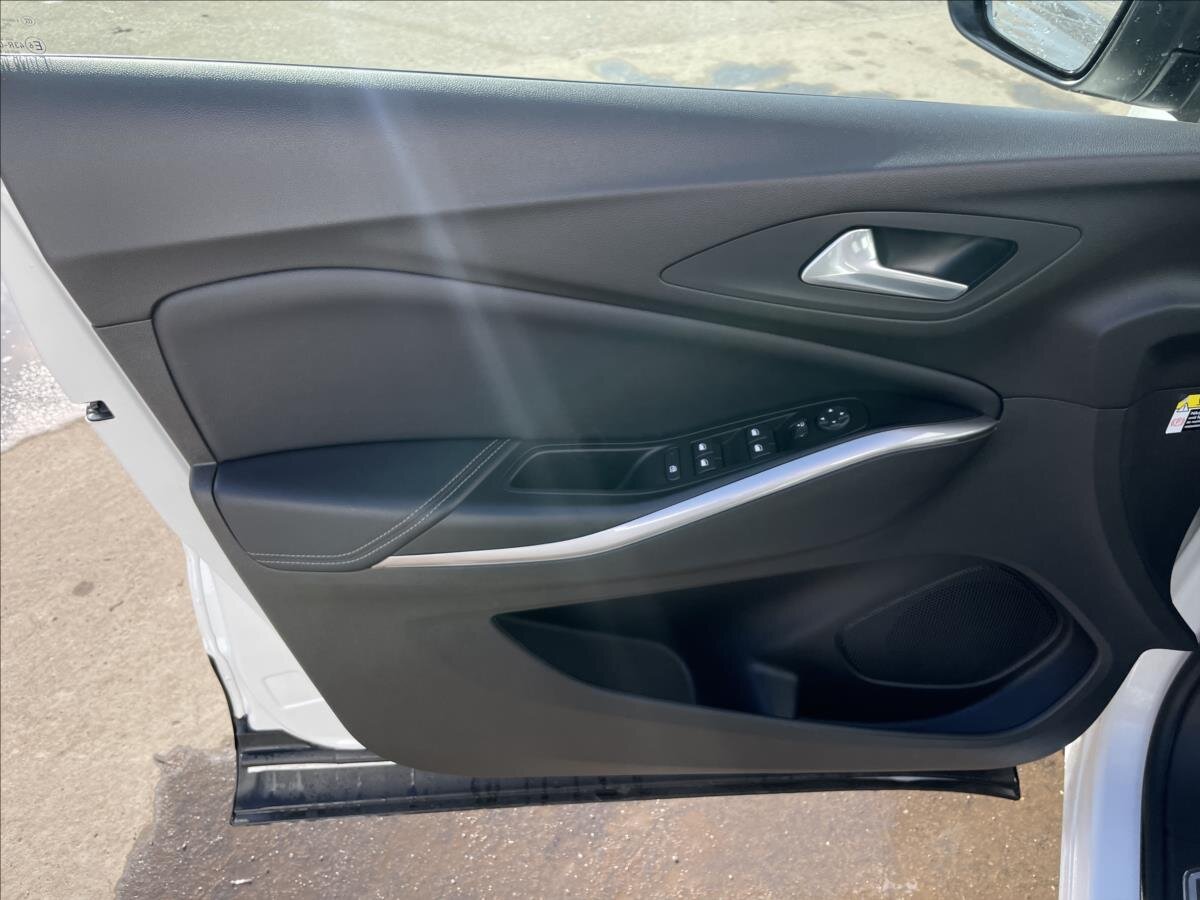 Opel Grandland SUV / Terénní 1,5 l 96 kw