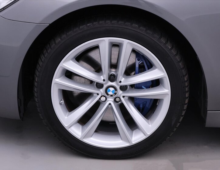 BMW Řada 7 Sedan / Limuzína 4,4 l 330 kw