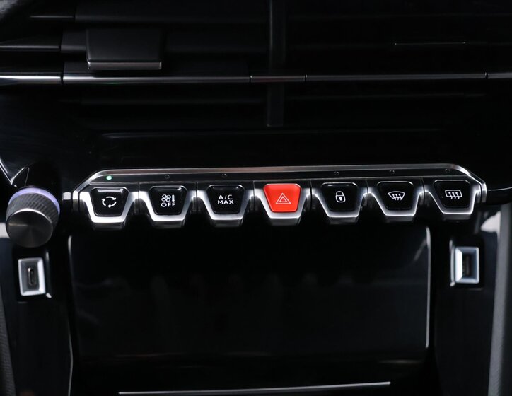 Peugeot 208 Hatchback 1,2 l 74 kw