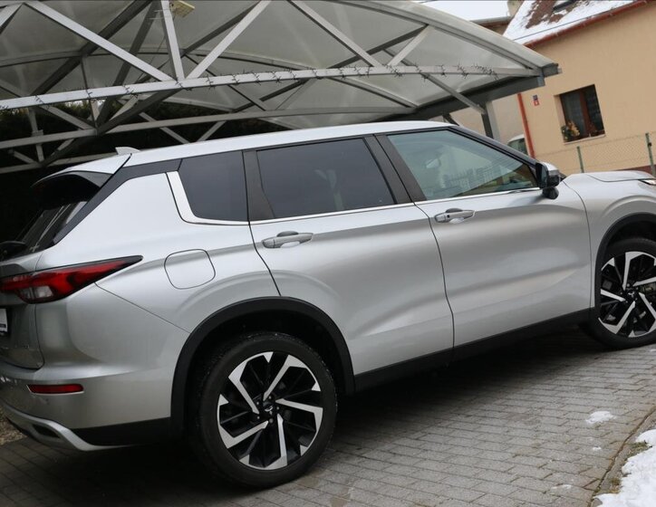 Mitsubishi Outlander 12