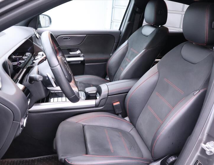 Mercedes-Benz GLA 13