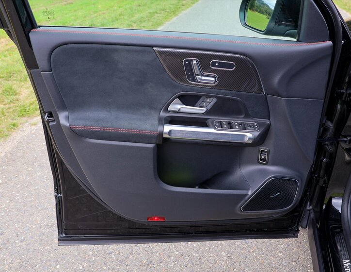 Mercedes-Benz GLB 11