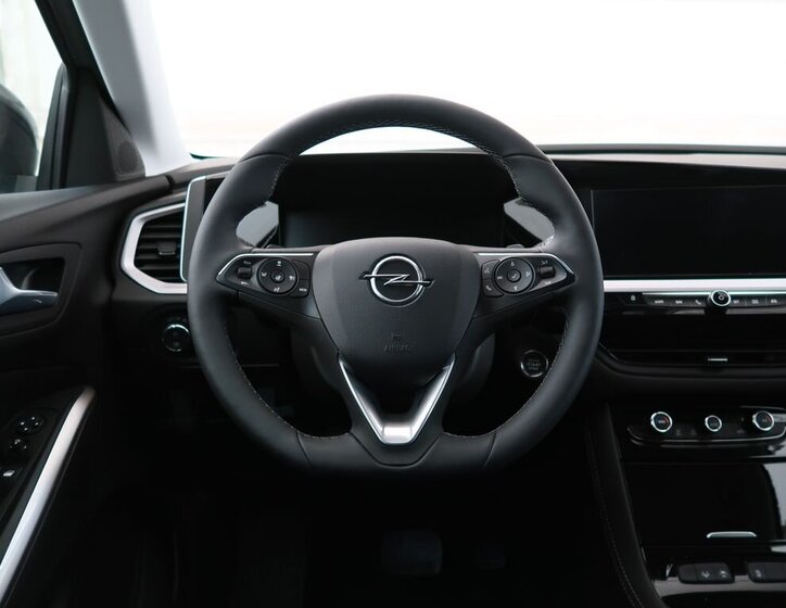 Opel Grandland SUV 1,2 l 96 kw