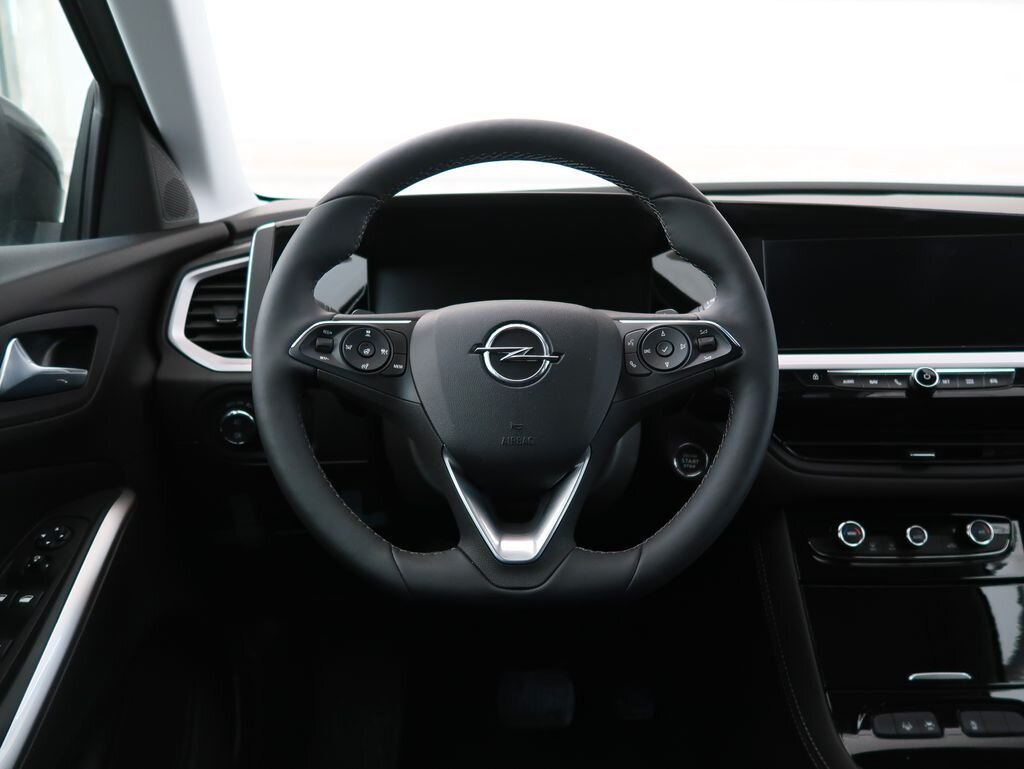 Opel Grandland SUV 1,2 l 96 kw