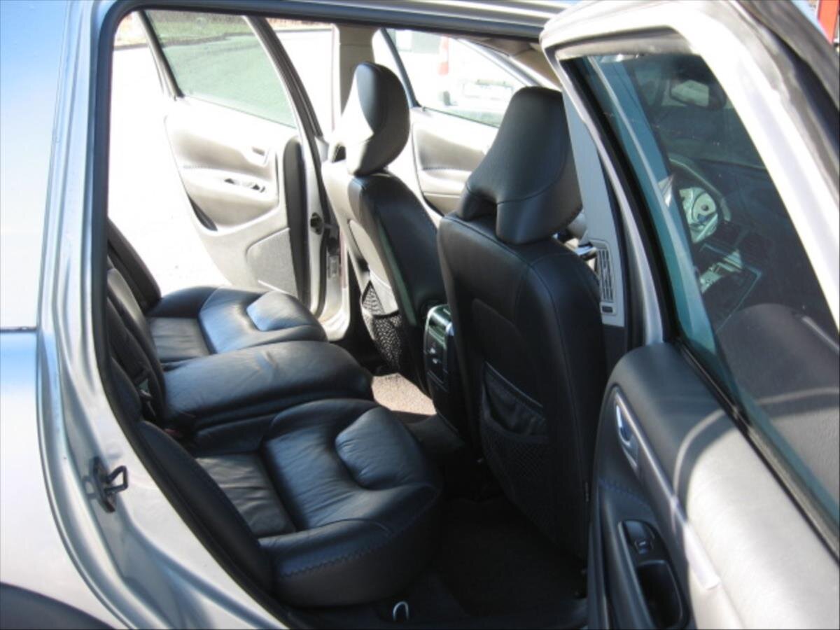 Volvo XC70 Kombi 2,4 l 120 kw