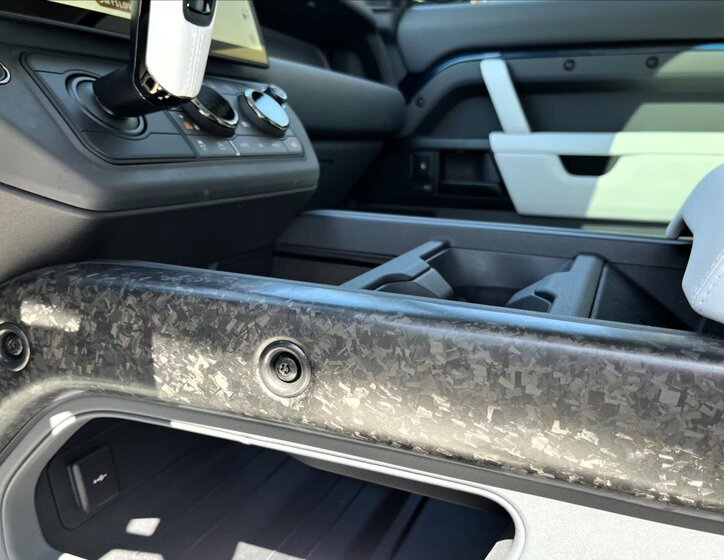Land Rover Defender SUV / Terénní 4,4 l 467 kw