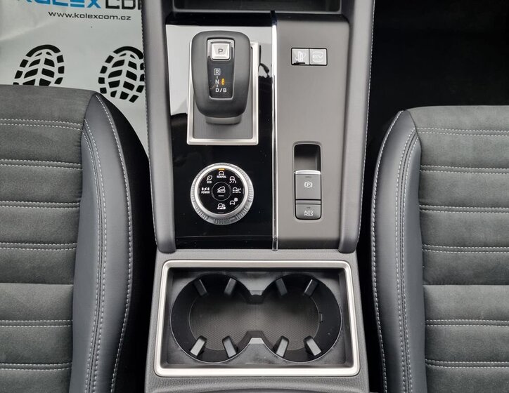 Mitsubishi Outlander SUV 2,4 l 225 kw