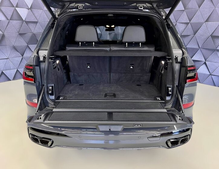 BMW X7 SUV / Terénní 4,4 l 390 kw