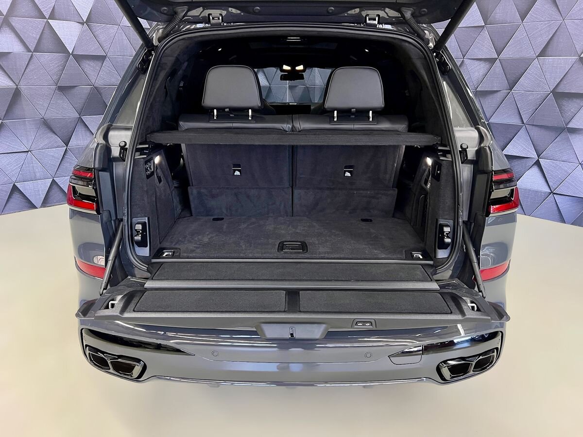 BMW X7 SUV / Terénní 4,4 l 390 kw