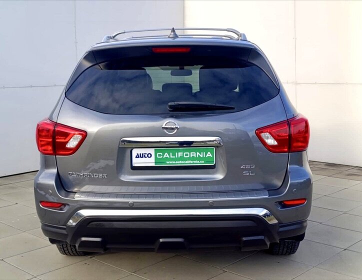 Nissan Pathfinder SUV / Terénní 3,5 l 212 kw
