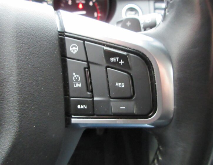 Land Rover Discovery Sport SUV 2,0 l 132 kw