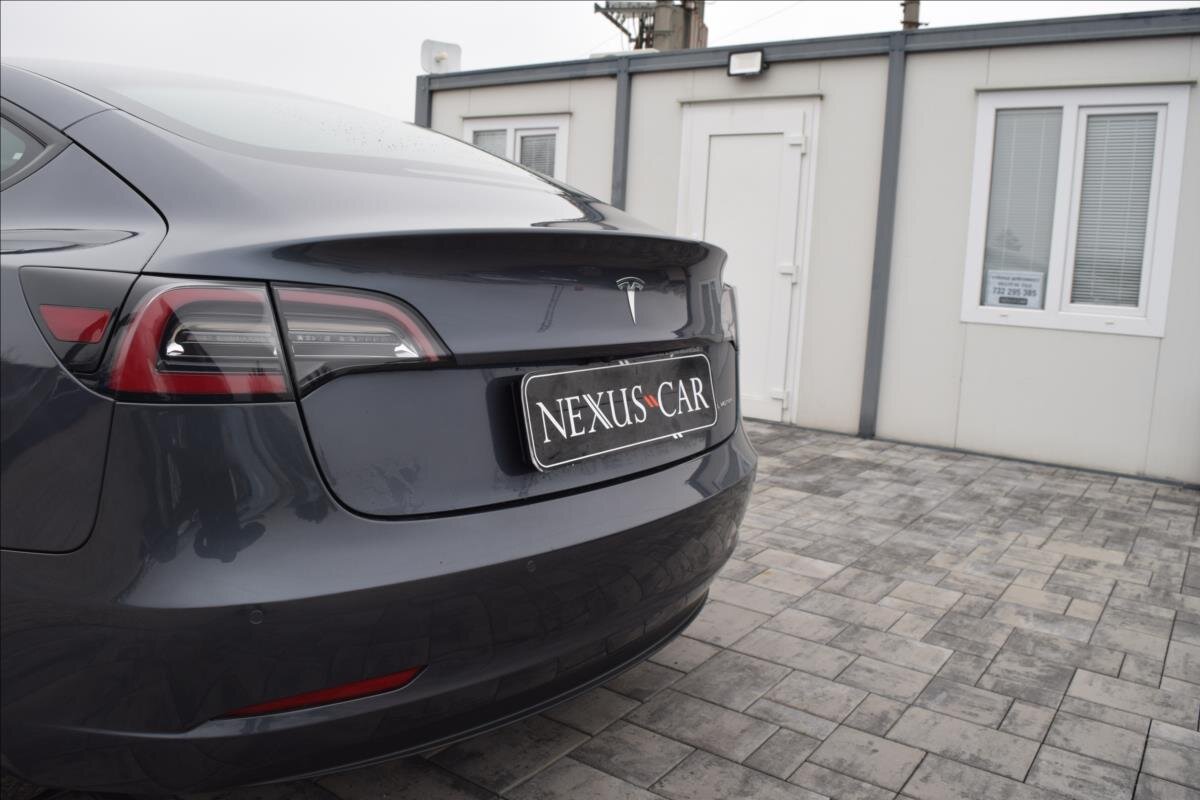 Tesla Model 3 Sedan 0,0 366 kw