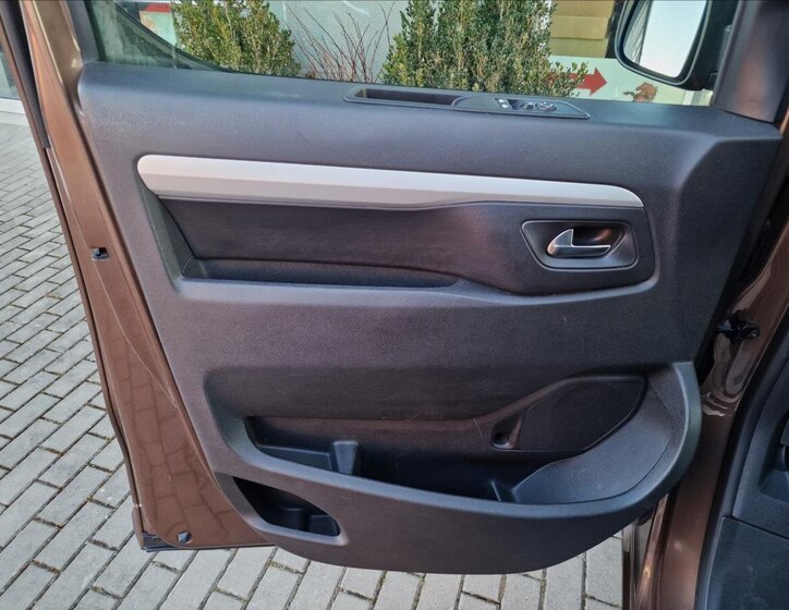 Peugeot Traveller MPV 2,0 l 130 kw