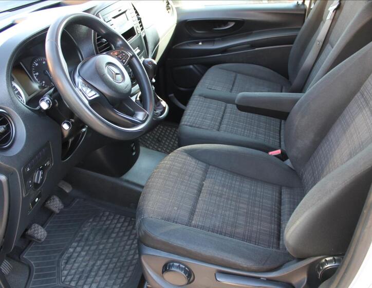 Mercedes-Benz Vito 7