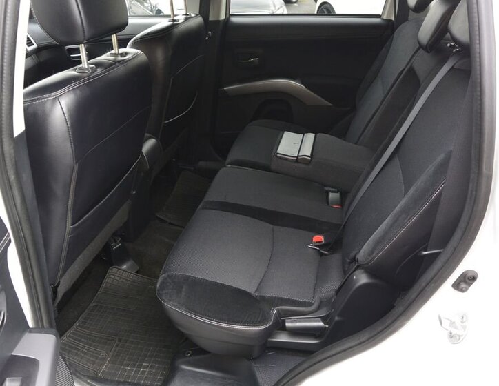 Mitsubishi Outlander SUV 2,3 l 130 kw