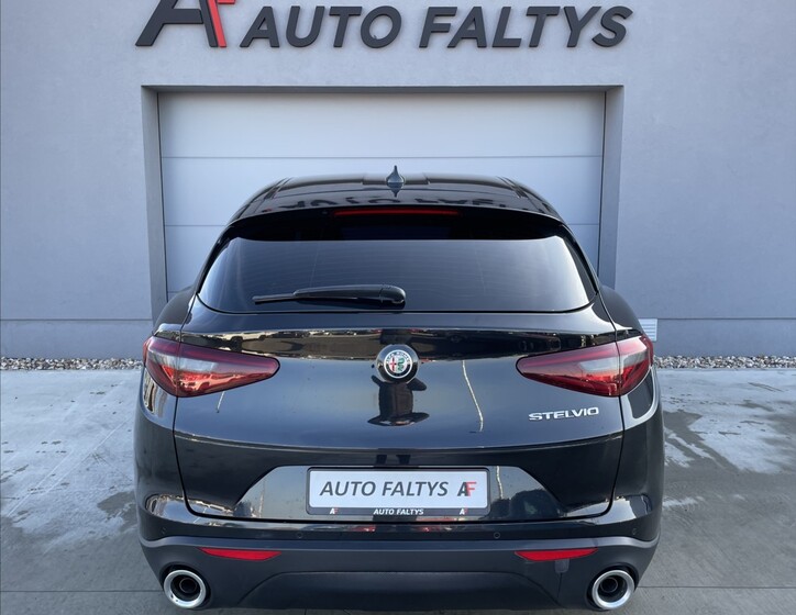 Alfa Romeo Stelvio 4