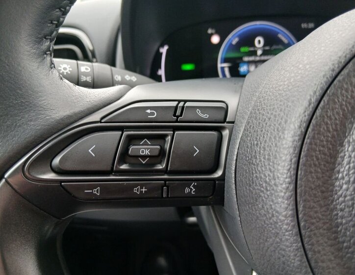 Toyota Yaris Cross 18