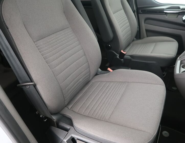 Ford Tourneo Custom 15