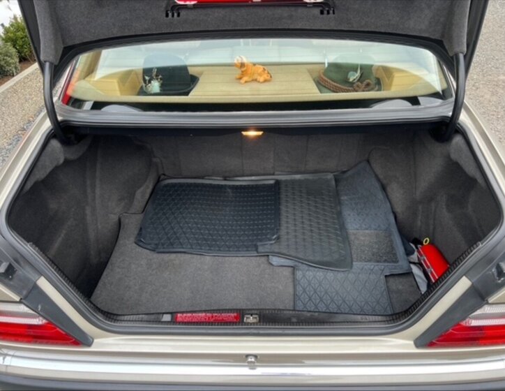 Mercedes-Benz 124 Sedan / Limuzína 2,3 l 97 kw