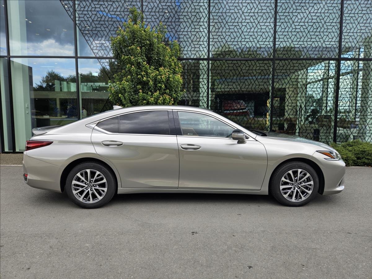 Lexus ES 300h Sedan / Limuzína 2,5 l 160 kw