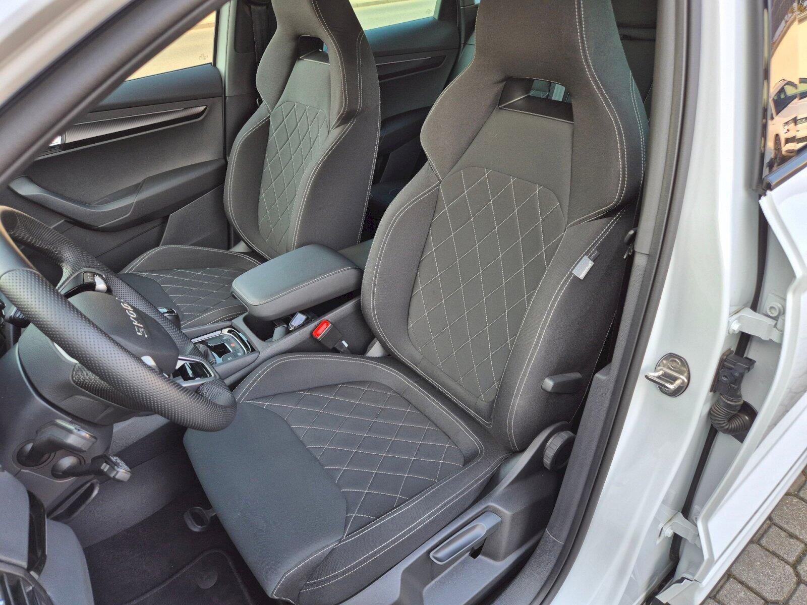 Škoda Karoq SUV / Terénní 1,5 l 110 kw