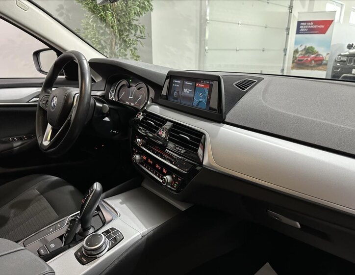 BMW Řada 5 Sedan / Limuzína 2,0 l 135 kw