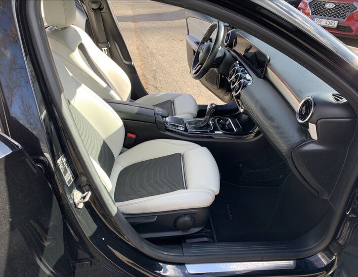 Mercedes-Benz Třídy A Hatchback 1,3 l 120 kw