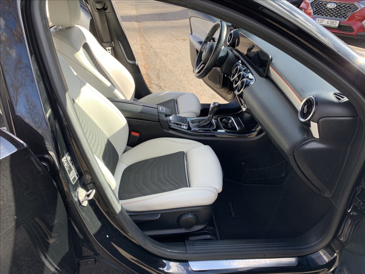 Mercedes-Benz Třídy A Hatchback 1,3 l 120 kw