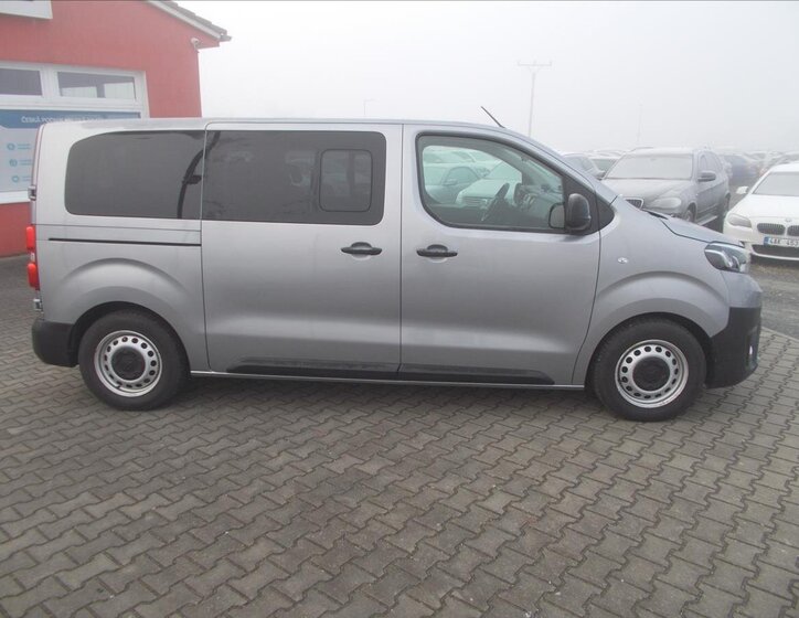Toyota ProAce 8