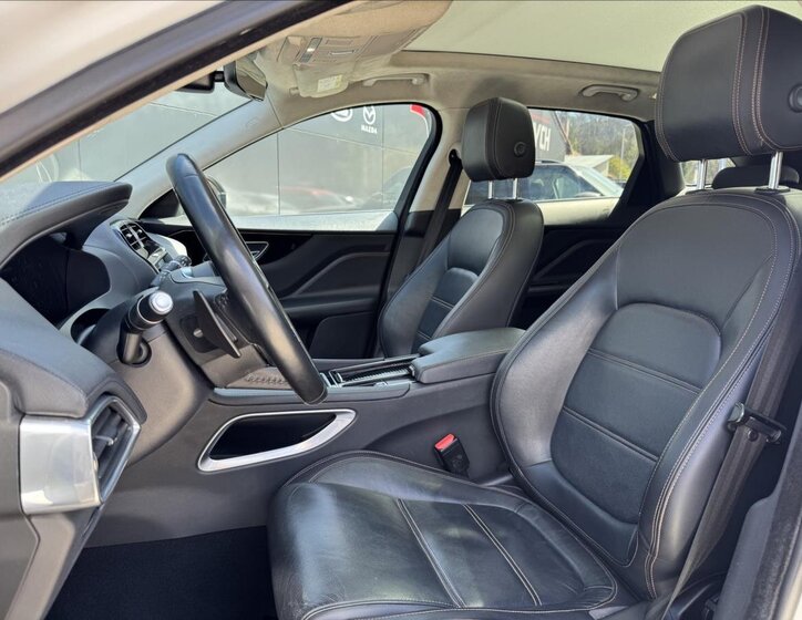 Jaguar F-Pace SUV / Terénní 2,0 l 184 kw