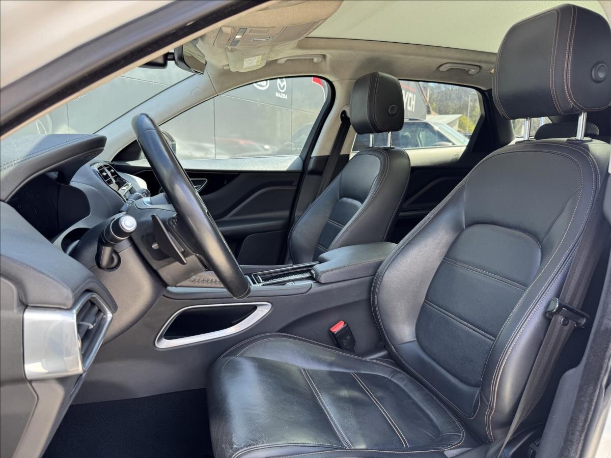 Jaguar F-Pace SUV / Terénní 2,0 l 184 kw