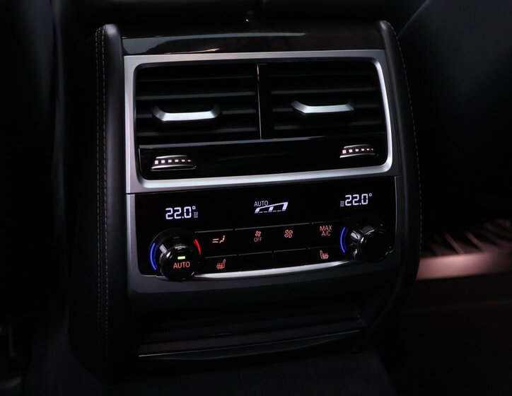 BMW Řada 7 Sedan / Limuzína 4,4 l 330 kw