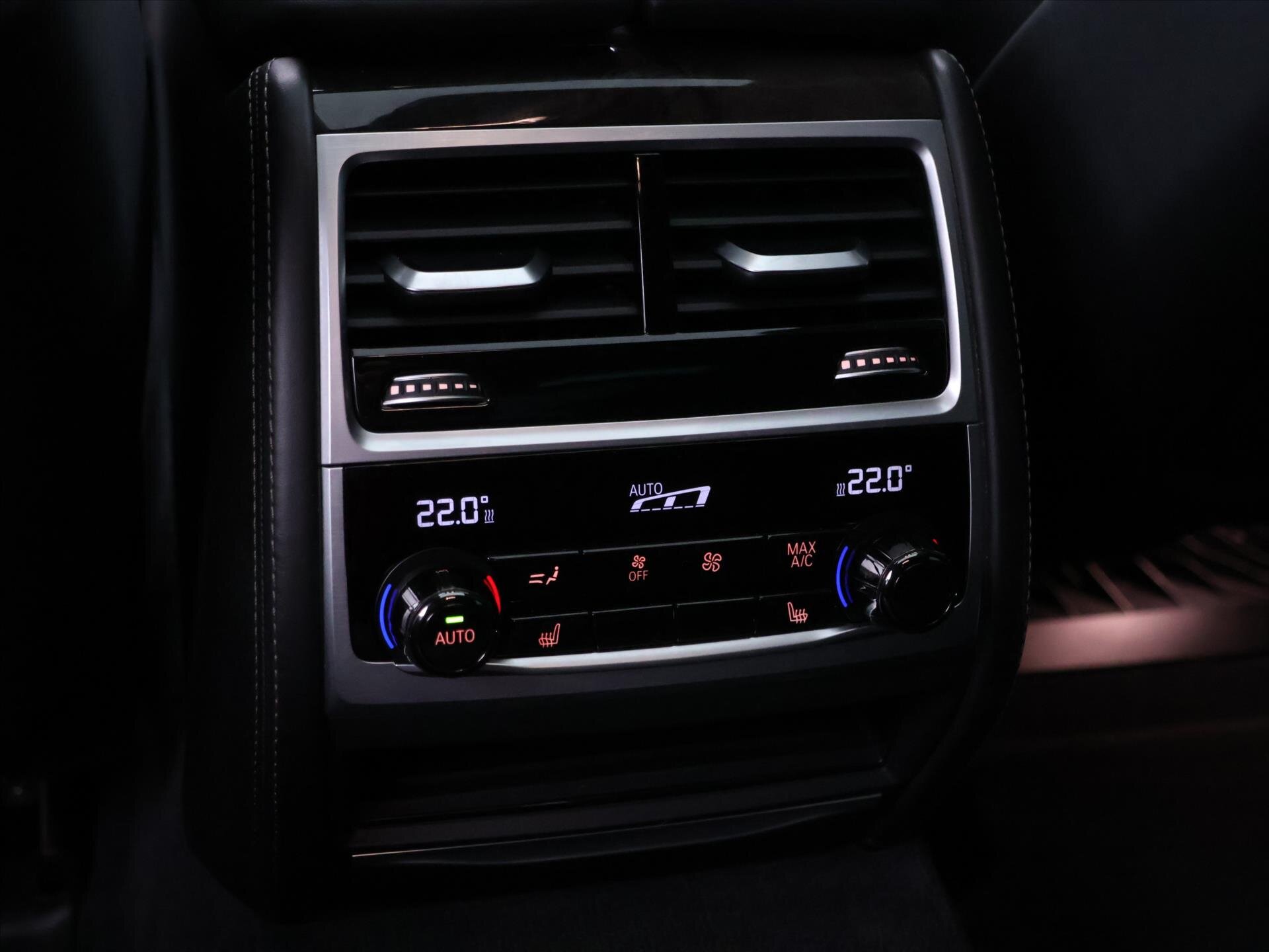 BMW Řada 7 Sedan / Limuzína 4,4 l 330 kw