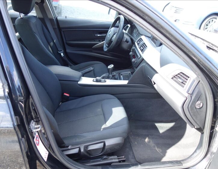 BMW Řada 3 Sedan / Limuzína 2,0 l 105 kw