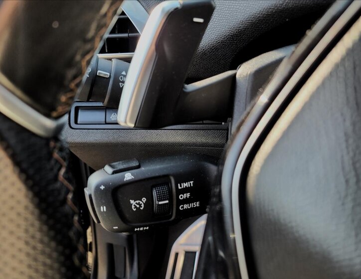 Peugeot 3008 SUV 1,6 l 133 kw