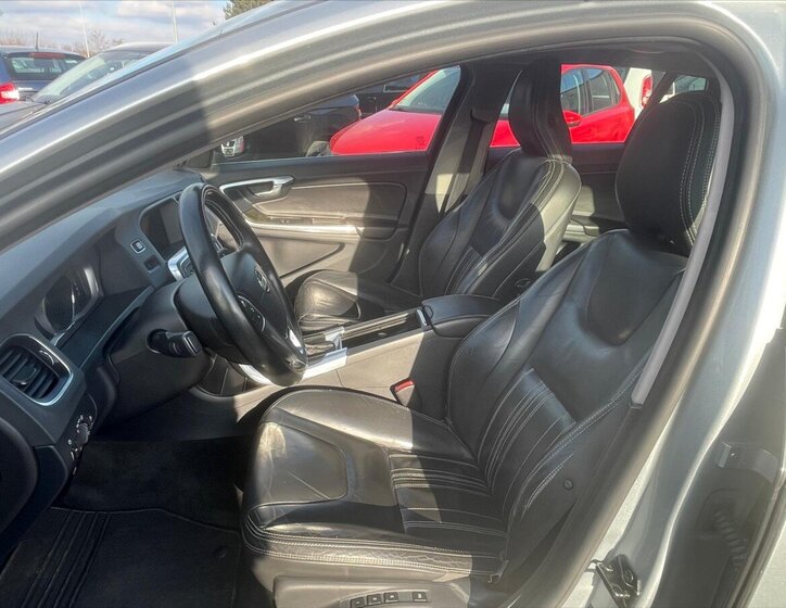 Volvo V60 Kombi 2,4 l 158 kw