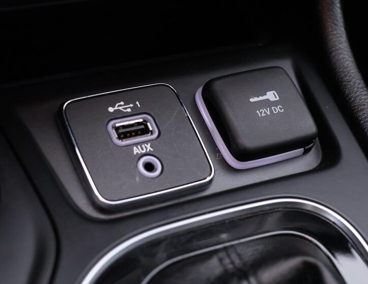 Jeep Cherokee SUV 3,2 l 200 kw