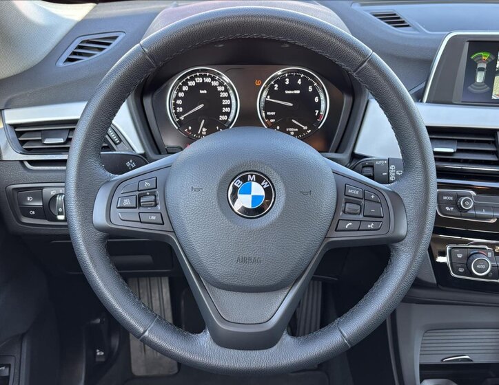 BMW X1 Kombi 1,5 l 100 kw